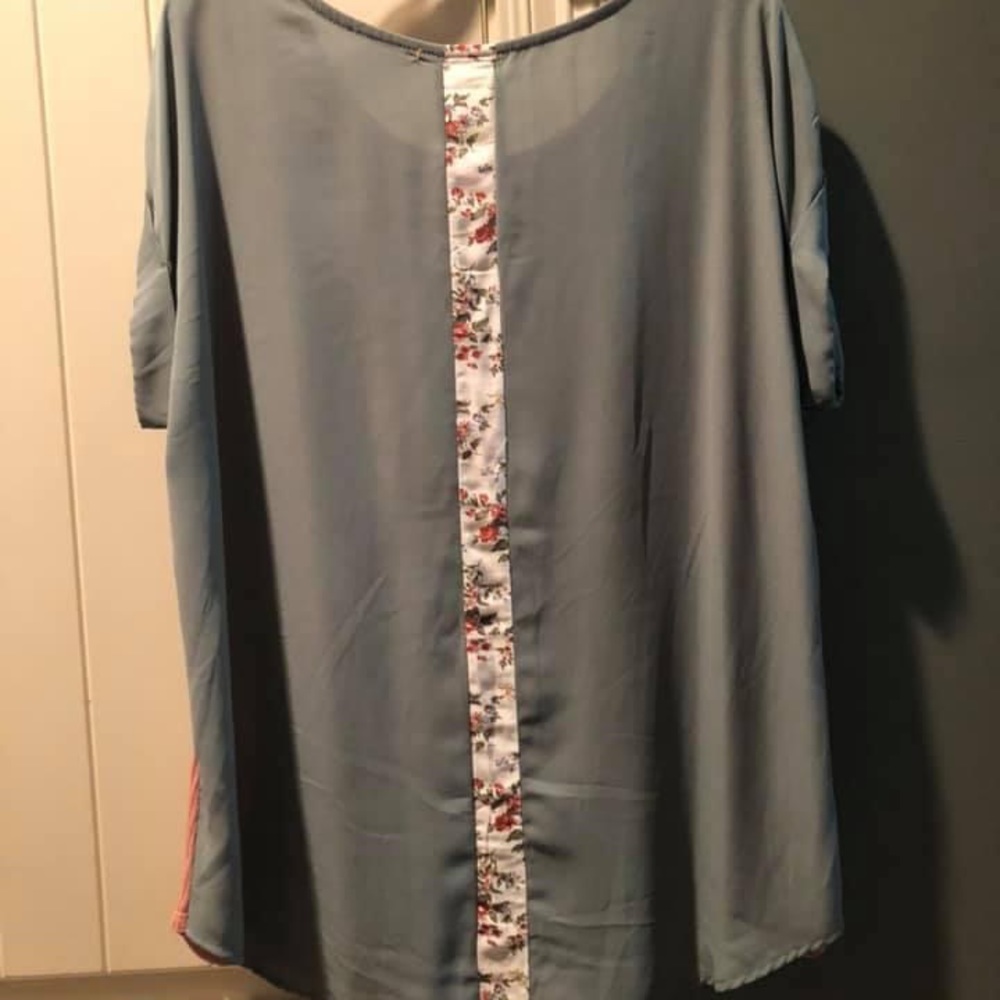 Short sleeve flowy shirt